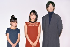 （左から）新井美羽、葵わかな、松坂桃李、連続テレビ小説『わろてんか』完成披露試写会に出席