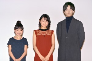 （左から）新井美羽、葵わかな、松坂桃李、連続テレビ小説『わろてんか』完成披露試写会に出席