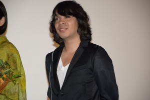 峯田和伸（銀杏BOYZ）、『パーフェクト・レボリューション』 完成披露舞台挨拶に登壇