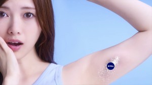 白石麻衣出演、WEB限定動画『乃木坂46　白石麻衣のマシュマロ肌タッチ！？』