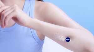 白石麻衣出演、WEB限定動画『乃木坂46　白石麻衣のマシュマロ肌タッチ！？』