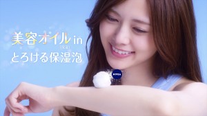 白石麻衣出演、WEB限定動画『乃木坂46　白石麻衣のマシュマロ肌タッチ！？』