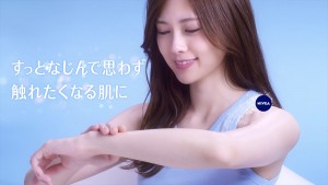 白石麻衣出演、WEB限定動画『乃木坂46　白石麻衣のマシュマロ肌タッチ！？』