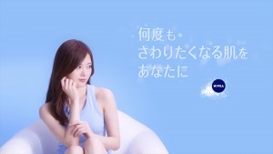 白石麻衣出演、WEB限定動画『乃木坂46　白石麻衣のマシュマロ肌タッチ！？』