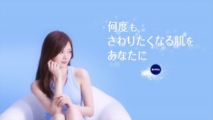 白石麻衣出演、WEB限定動画『乃木坂46　白石麻衣のマシュマロ肌タッチ！？』