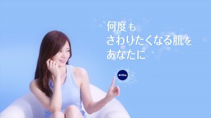 白石麻衣出演、WEB限定動画『乃木坂46　白石麻衣のマシュマロ肌タッチ！？』