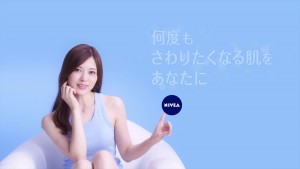 白石麻衣出演、WEB限定動画『乃木坂46　白石麻衣のマシュマロ肌タッチ！？』