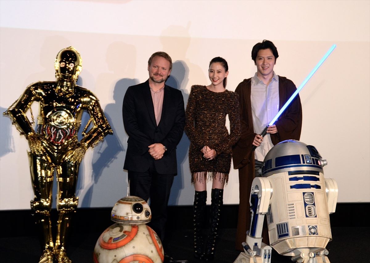 『スター・ウォーズ／最後のジェダイ』監督、鋭い質問に動揺？「それを言わせるのか」