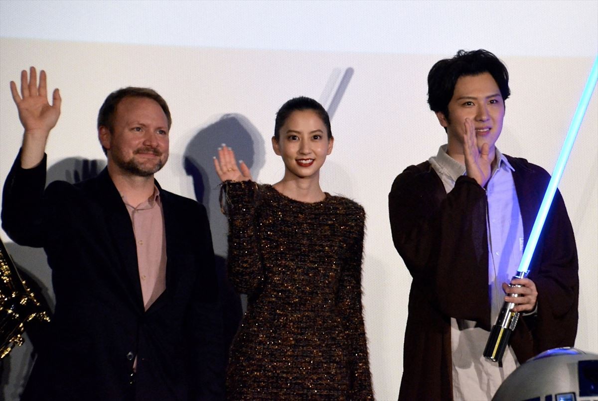 『スター・ウォーズ／最後のジェダイ』監督、鋭い質問に動揺？「それを言わせるのか」