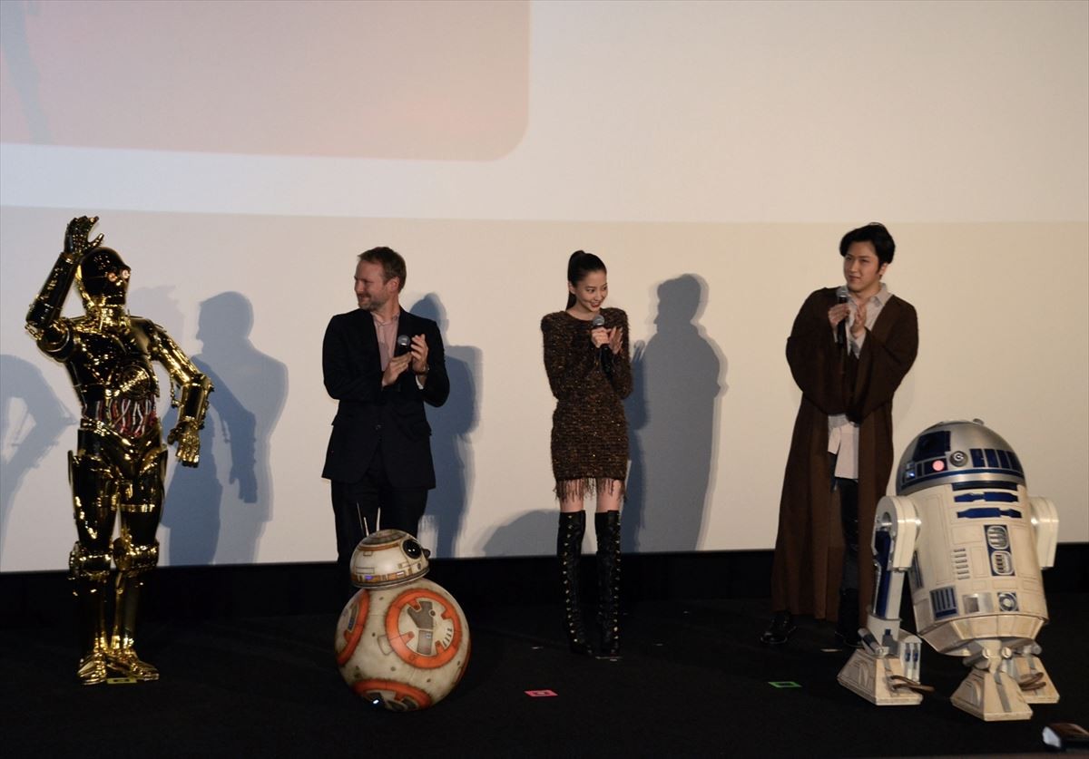 『スター・ウォーズ／最後のジェダイ』監督、鋭い質問に動揺？「それを言わせるのか」