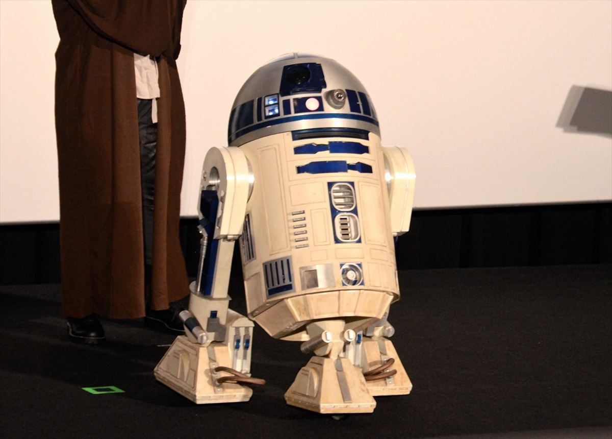 『スター・ウォーズ／最後のジェダイ』監督、鋭い質問に動揺？「それを言わせるのか」