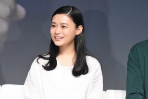 ソフトバンク新サービス発表会に登壇した杉咲花