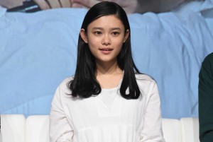 ソフトバンク新サービス発表会に登壇した杉咲花