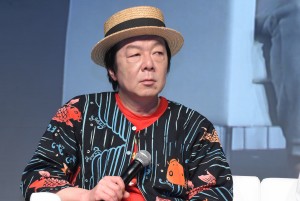 ソフトバンク新サービス発表会に登壇した古田新太