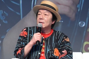 ソフトバンク新サービス発表会に登壇した古田新太