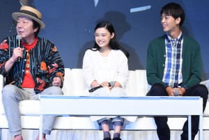 ソフトバンク新サービス発表会に登壇した竹内涼真、杉咲花、古田新太