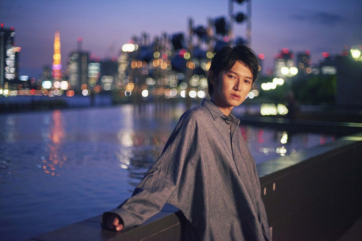 本郷奏多、2018年カレンダー発売決定！ファン垂涎の本人直筆50問50答も掲載