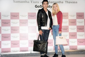 新田真剣佑＆サラ・シュナイダー、「サマンサタバサ」新CM発表会に登場