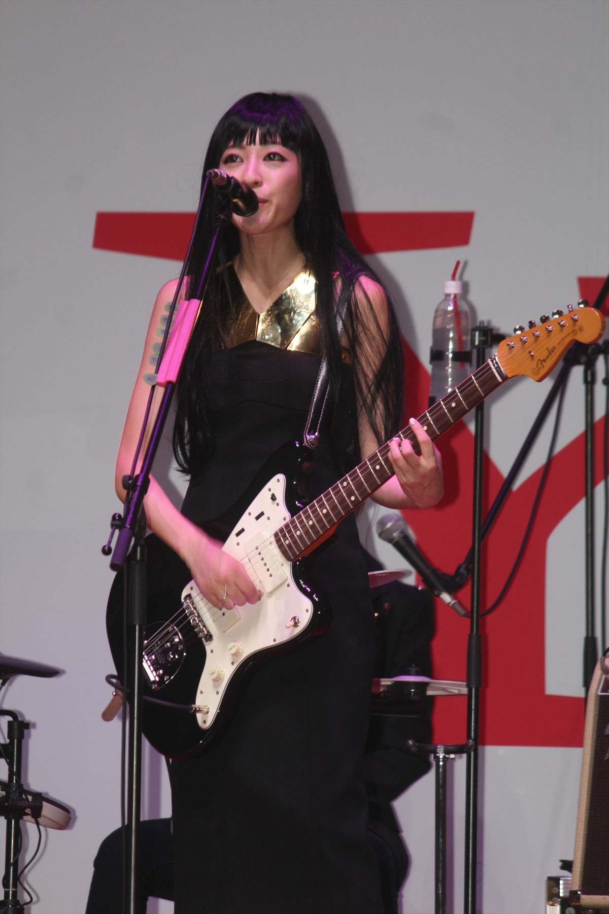 SILENT SIRENすぅ、初ヒールから裸足に！「石田純一さんに寄せました」