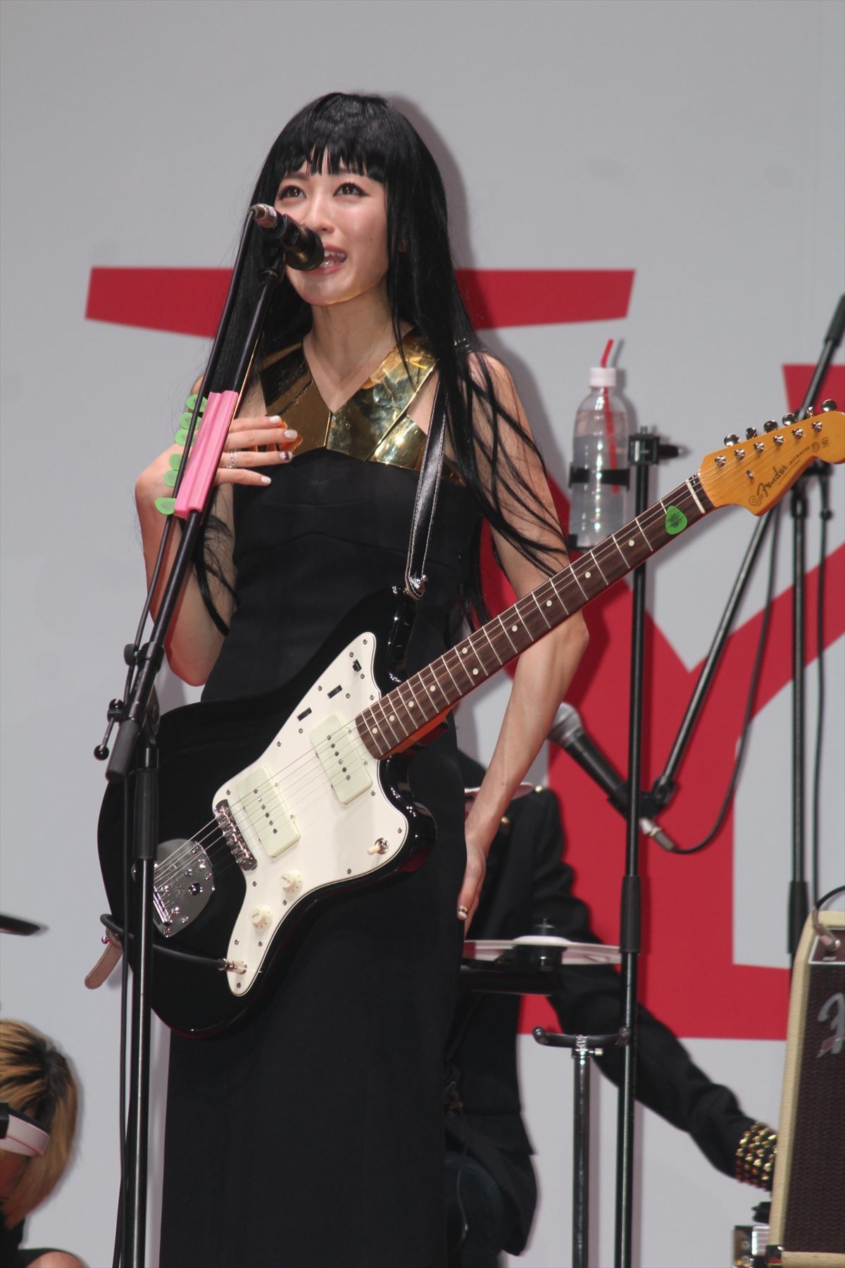 SILENT SIRENすぅ、初ヒールから裸足に！「石田純一さんに寄せました」
