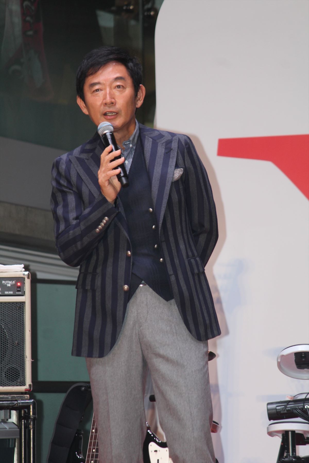 SILENT SIRENすぅ、初ヒールから裸足に！「石田純一さんに寄せました」
