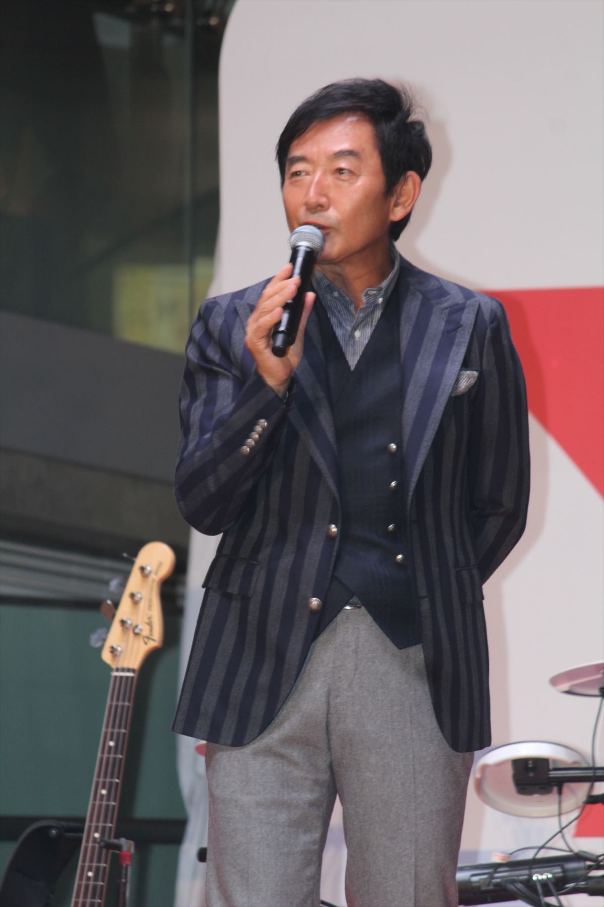 SILENT SIRENすぅ、初ヒールから裸足に！「石田純一さんに寄せました」