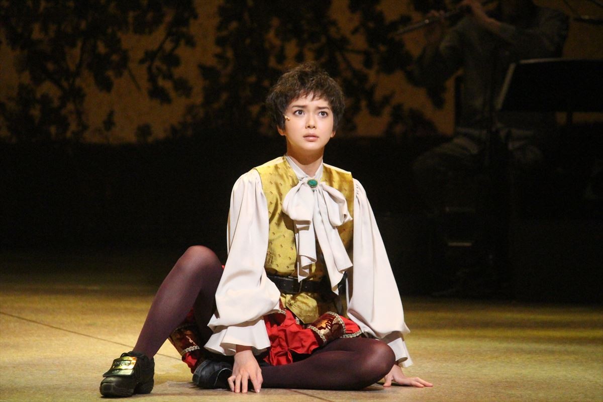 多部未華子、舞台『オーランドー』で小日向文世とのキスにも「もう慣れました」