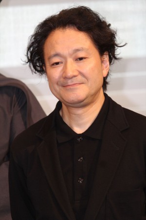 舞台『オーランドー』公開フォトコール＆囲み取材会に登場した白井晃