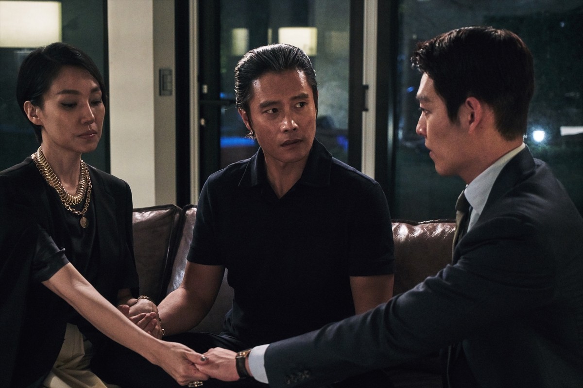 イ・ビョンホンが悪辣すぎる！ 『MASTER／マスター』“極悪”な新場面写真が到着