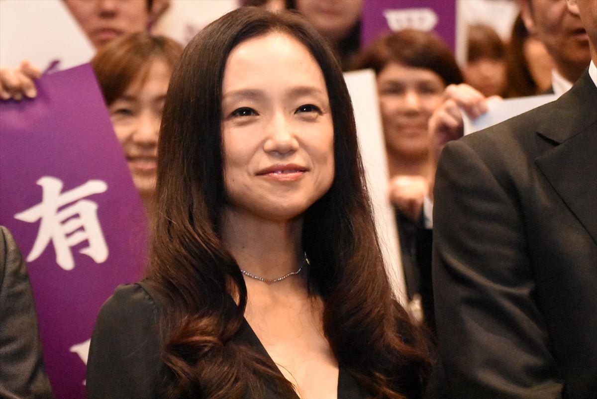 永作博美、市原隼人とのデートシーンに照れ笑い「みんなちょっと薄っすら笑ってる」