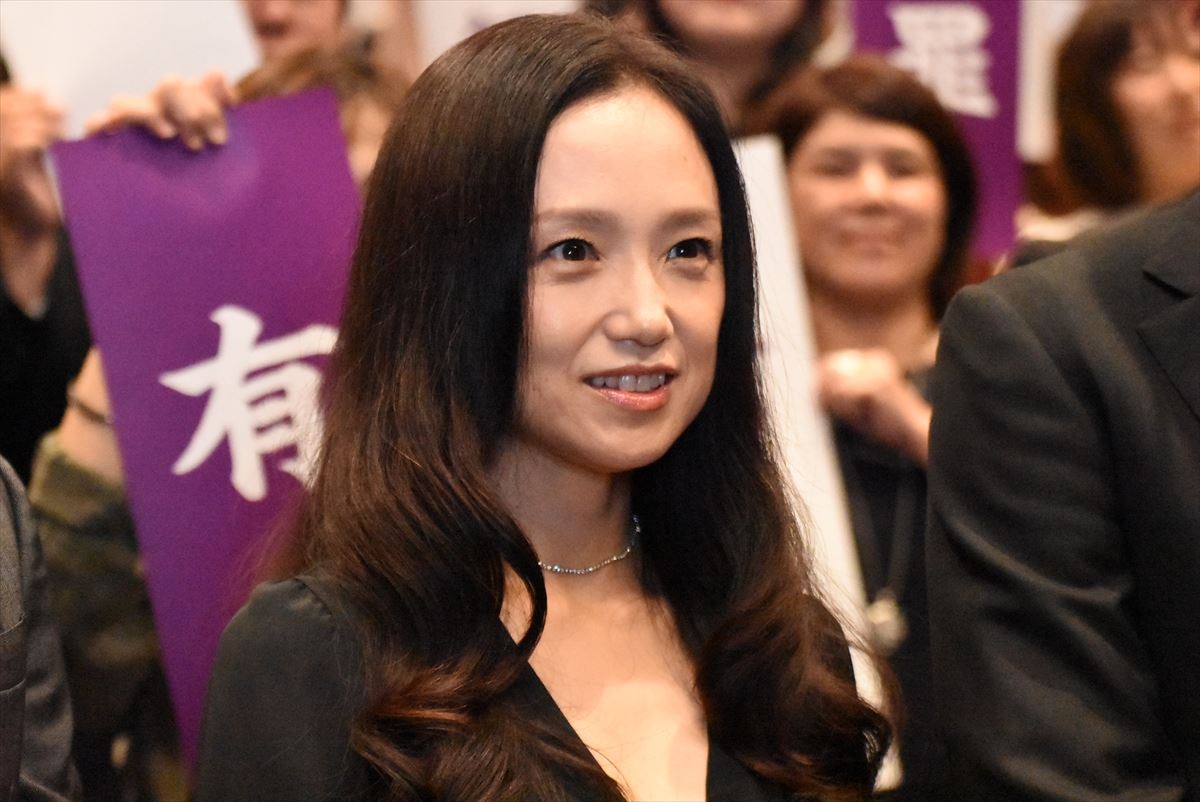 永作博美、市原隼人とのデートシーンに照れ笑い「みんなちょっと薄っすら笑ってる」