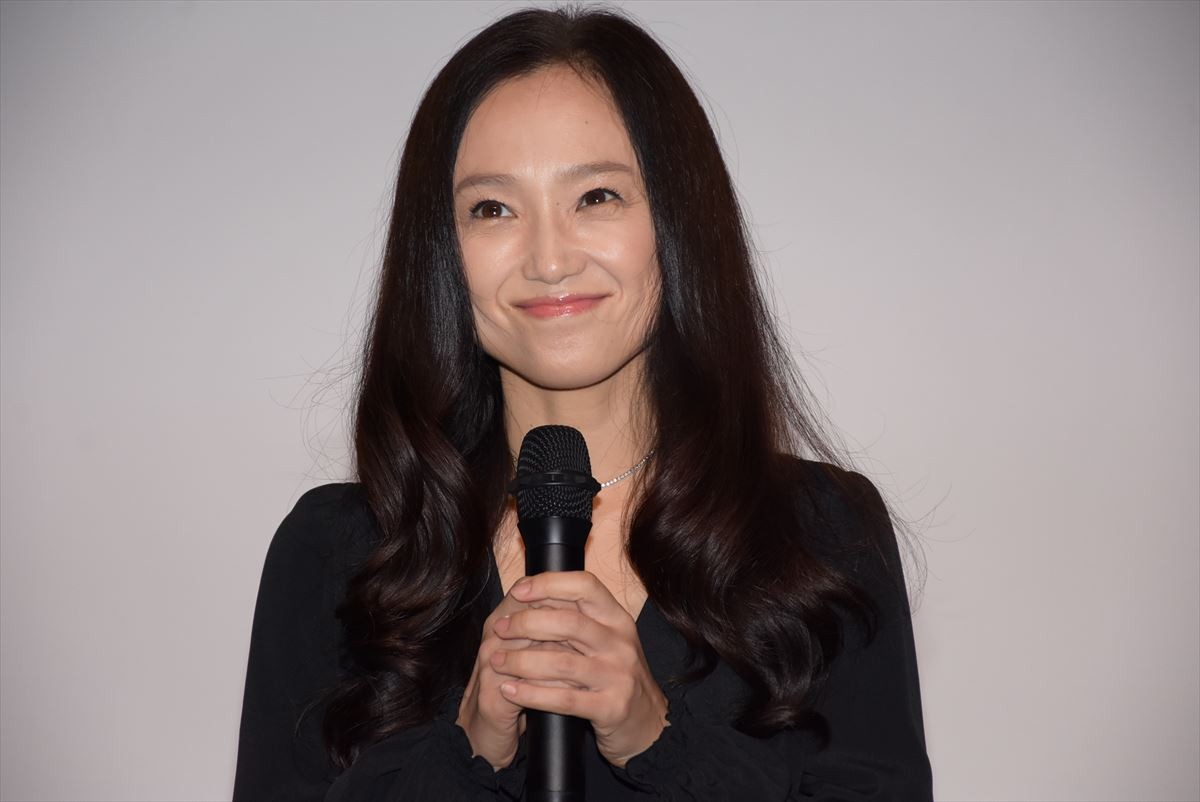 永作博美、市原隼人とのデートシーンに照れ笑い「みんなちょっと薄っすら笑ってる」