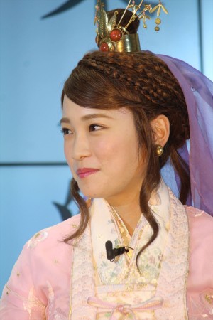 au iPhone 8発売セレモニーに登場した川栄李奈