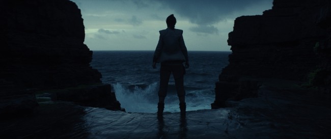 『スター・ウォーズ/最後のジェダイ』、ライアン監督は前作の“謎”をどう描いた?