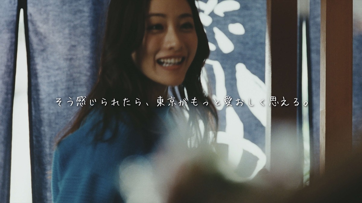 石原さとみ、秋の日比谷でレトロ散策＆元祖ピザトーストに舌鼓！ 東京メトロ新CM公開