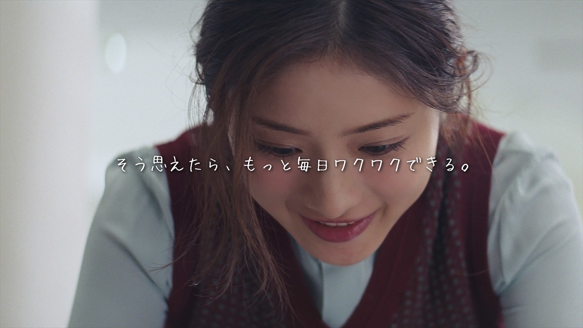 石原さとみ、秋の日比谷でレトロ散策＆元祖ピザトーストに舌鼓！ 東京メトロ新CM公開