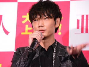 映画『亜人』初日舞台挨拶に出席した綾野剛