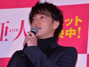 映画『亜人』初日舞台挨拶に出席した佐藤健