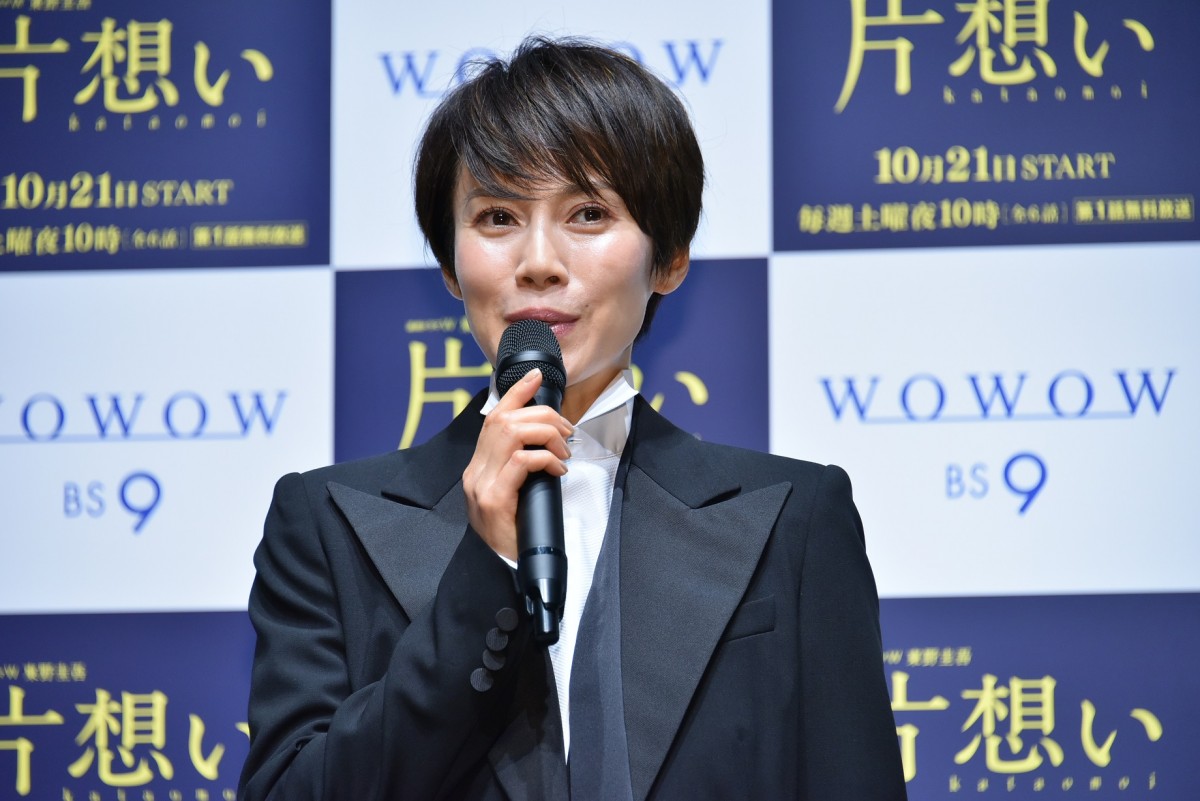 国仲涼子、第2子妊娠後初の公の場　中谷美紀との禁断キスシーン回想に大テレ