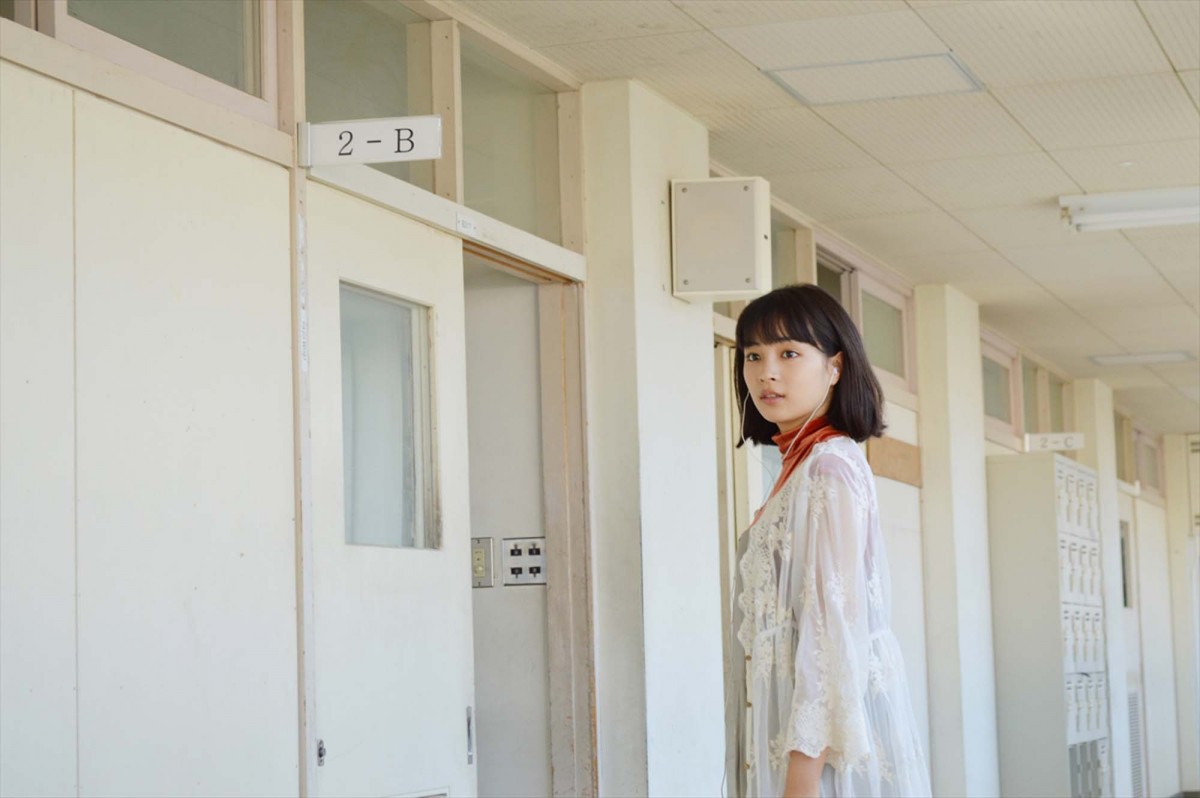 広瀬すずがスピッツ『歌ウサギ』を口ずさむ…『先生！』スペシャルムービー公開