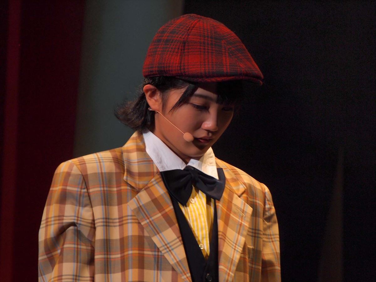 アンジュルム主演舞台、レトロ衣装で彩る“昭和のテレビ業界”を再現