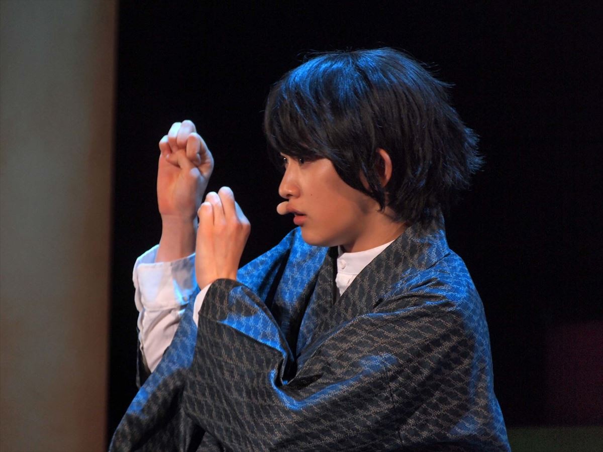 アンジュルム主演舞台、レトロ衣装で彩る“昭和のテレビ業界”を再現