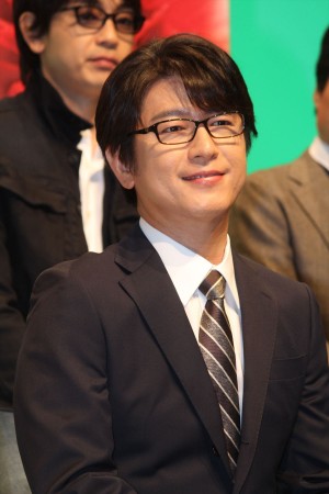 及川光博、ドラマ『明日の約束』制作発表会見に登壇