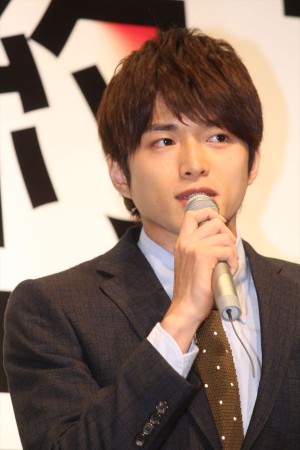 白洲迅、ドラマ『明日の約束』制作発表会見に登壇