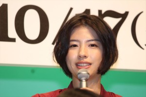 佐久間由衣、ドラマ『明日の約束』制作発表会見に登壇