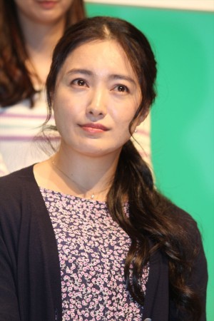 仲間由紀恵、ドラマ『明日の約束』制作発表会見に登壇