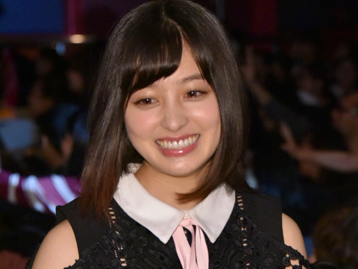 橋本環奈、可愛いオフショットを公開! 「嬉しい事があった」と気になるコメントも