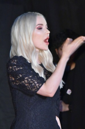 『ディセンダント2』プレミア・イベントに登壇したダヴ・キャメロン