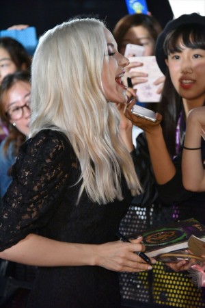 『ディセンダント2』プレミア・イベントに登壇したダヴ・キャメロン