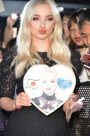 『ディセンダント2』プレミア・イベントに登壇したダヴ・キャメロン